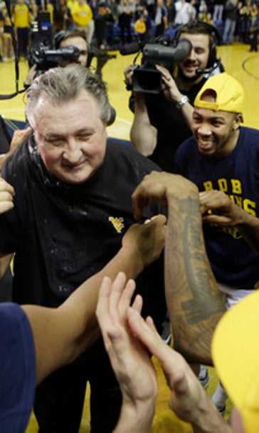 No. 12 West Virginia gets Huggins his 800th win (Dec 17, 2016)